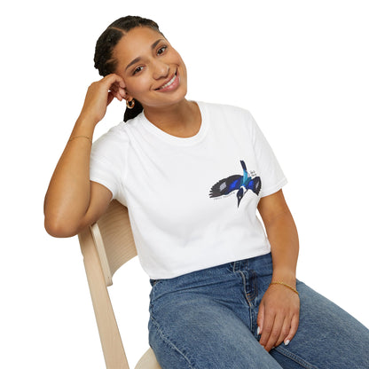 Forest Kingfisher (flying) - Small design - Unisex Softstyle T-Shirt