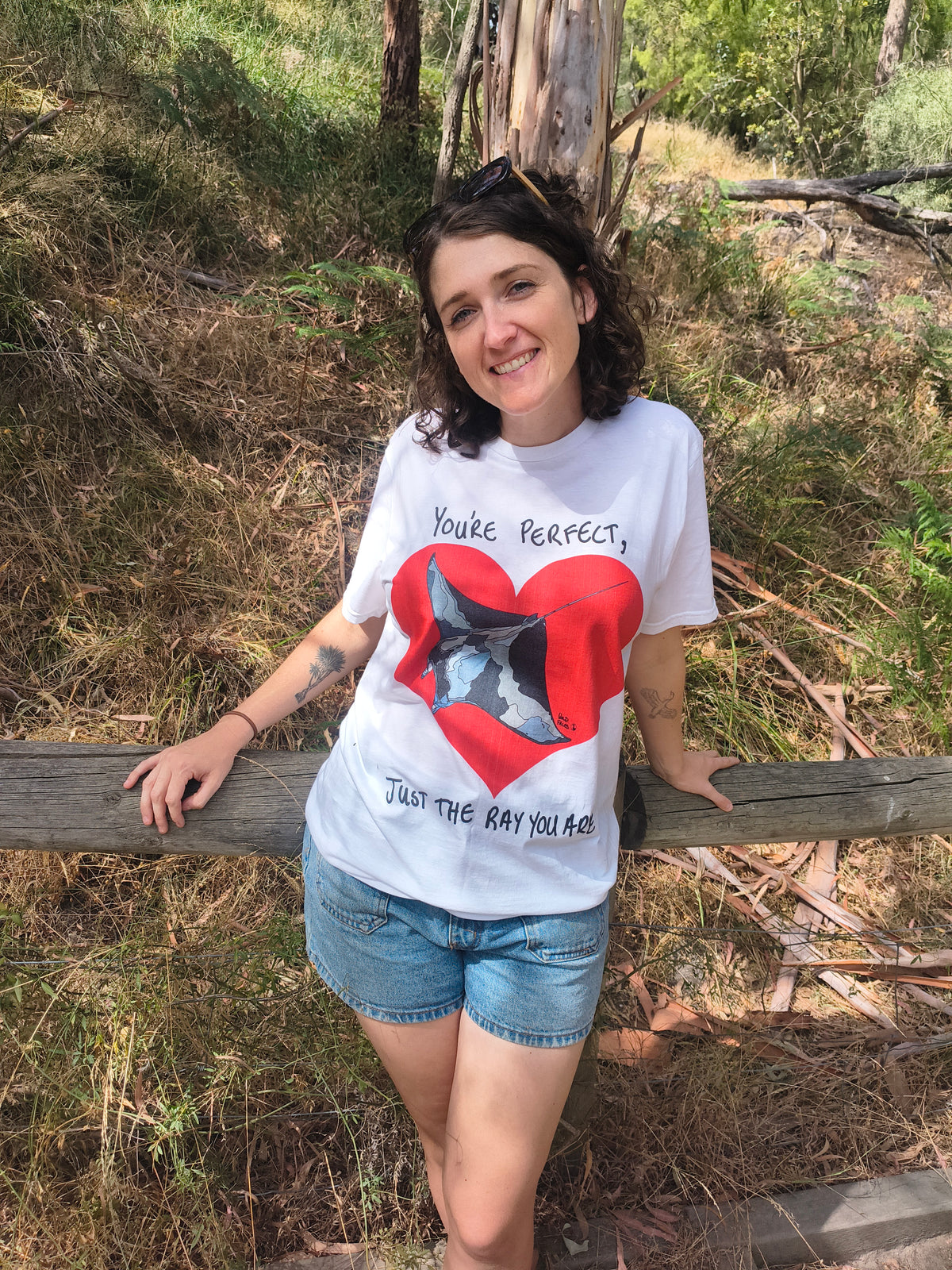 Love from... a Reef Manta Ray- large design - Unisex Softstyle T-Shirt